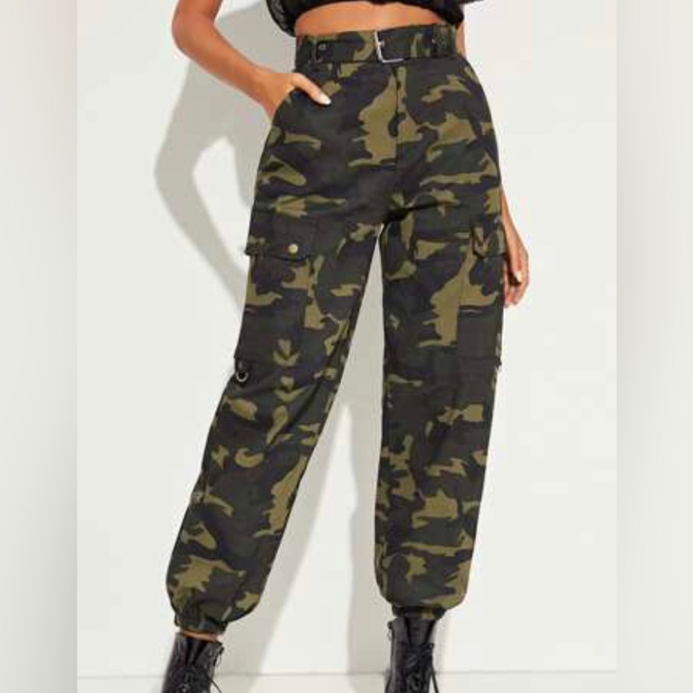 Flap Pockets Camo Utility Cargo Joggers